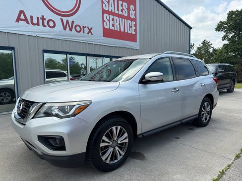Used 2018 Nissan Pathfinder SV AWD/4WD image 19