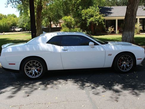 Used 2015 Dodge Challenger SRT w/ Technology Group image 3
