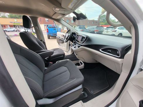 Used 2023 Chrysler Voyager LX FWD image 12