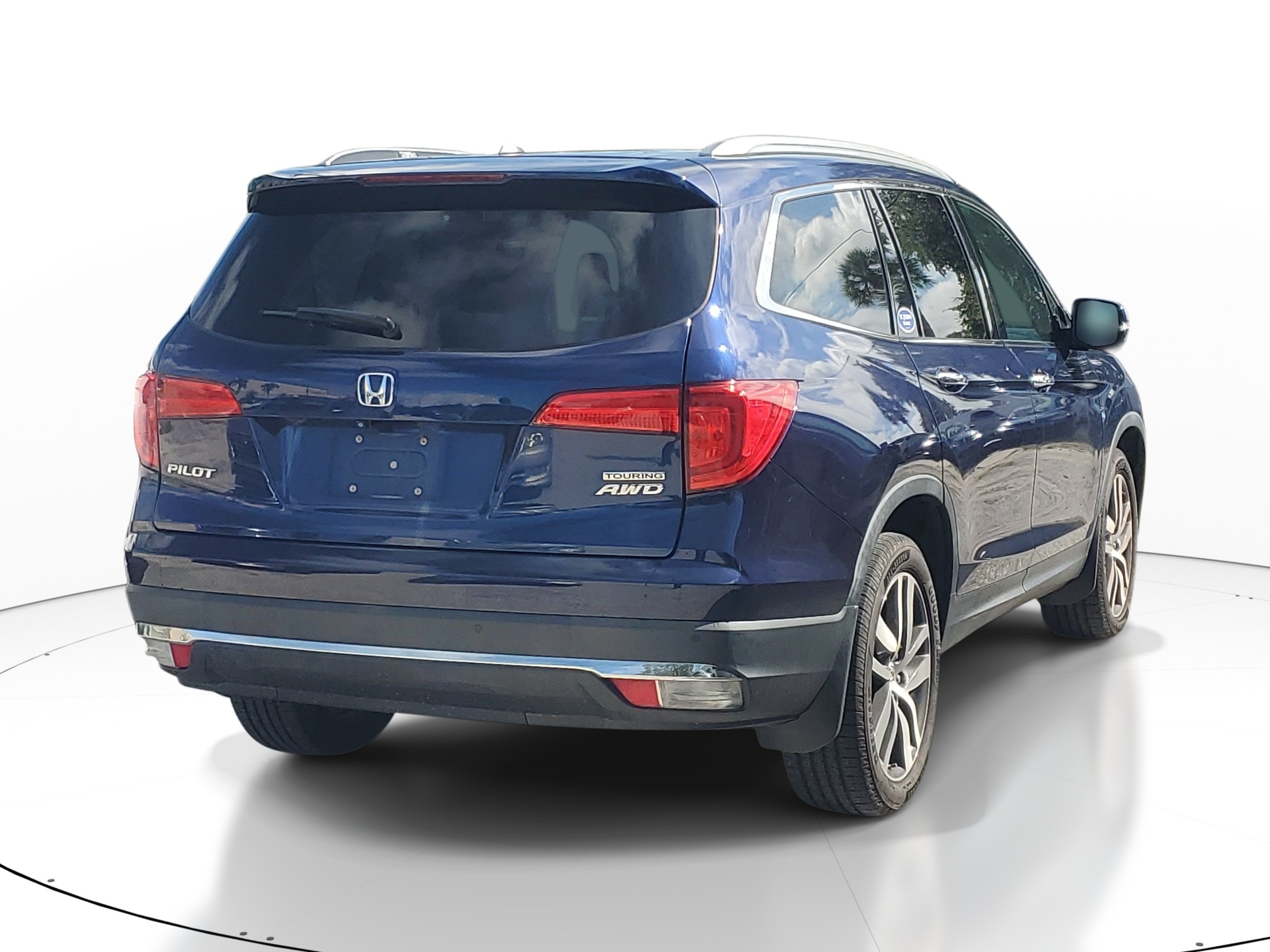 Used 2017 Honda Pilot Touring image 3