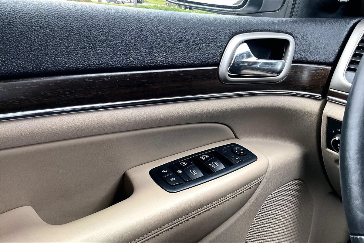 Used 2017 Jeep Grand Cherokee Limited w/ Luxury Group II AWD/4WD image 31