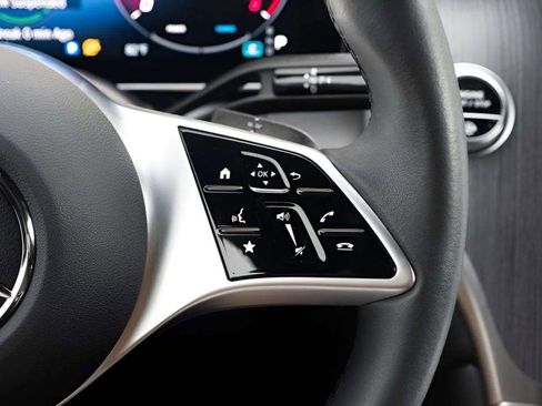 Used 2024 Mercedes-Benz GLC 300 4MATIC image 34