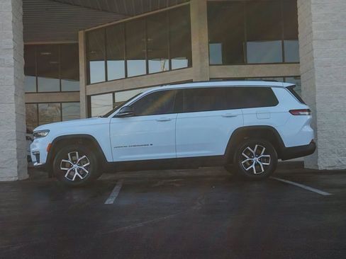 Used 2023 Jeep Grand Cherokee L Limited w/ Luxury Tech Group II AWD/4WD image 5