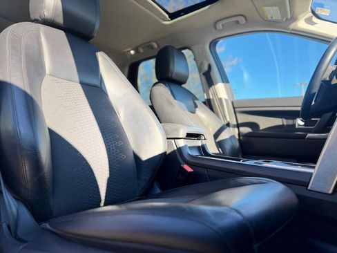 Used 2017 Land Rover Discovery Sport SE image 24