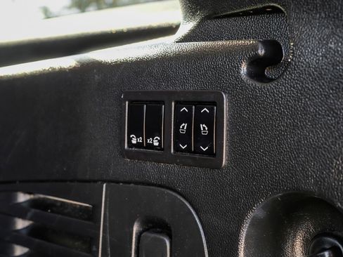 Used 2020 Chevrolet Suburban LT image 70