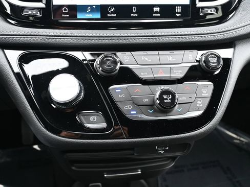 New 2026 Chrysler Pacifica Select image 14