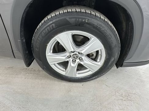 Used 2024 Toyota Highlander LE image 9