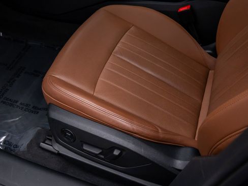 Used 2022 Audi e-tron Premium Plus w/ Premium Plus Package image 18