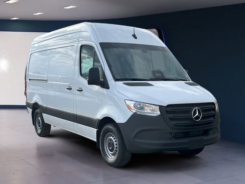 Used 2025 Mercedes-Benz Sprinter 2500 image 5