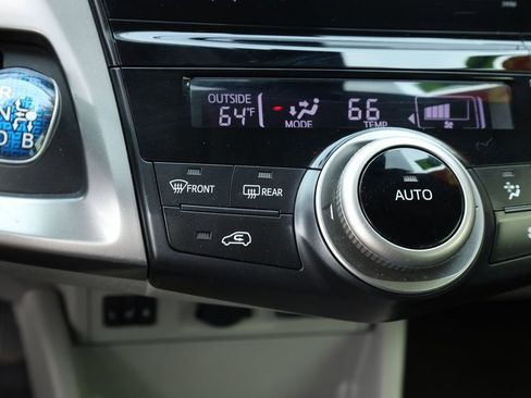 Used 2017 Toyota Prius V Five image 21