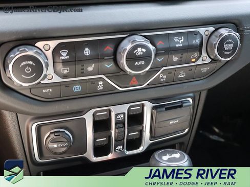 Used 2024 Jeep Wrangler Unlimited Sahara w/ Technology Group AWD/4WD image 35