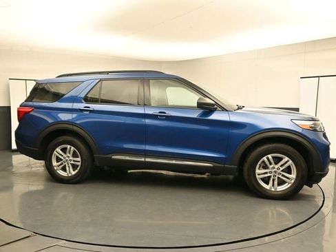 Used 2023 Ford Explorer XLT w/ Equipment Group 202A AWD/4WD image 12