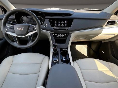 Used 2022 Cadillac XT5 Premium Luxury FWD image 8