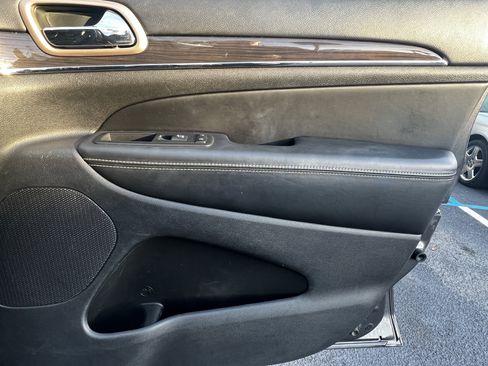 Used 2017 Jeep Grand Cherokee Overland image 43