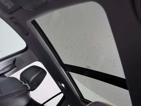 Used 2018 GMC Terrain SLT w/ Preferred Package image 3