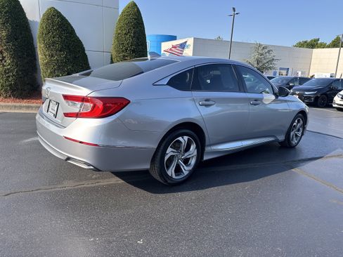 Used 2018 Honda Accord EX image 4
