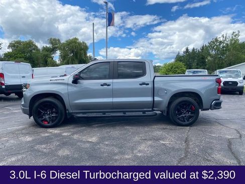 Used 2023 Chevrolet Silverado 1500 RST w/ Redline Edition AWD/4WD image 4