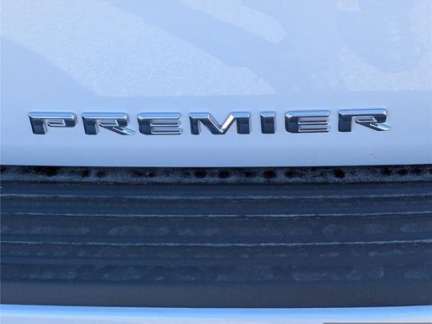 New 2026 Chevrolet Suburban Premier image 5