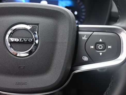 Used 2025 Volvo XC40 B5 Ultra AWD/4WD image 14