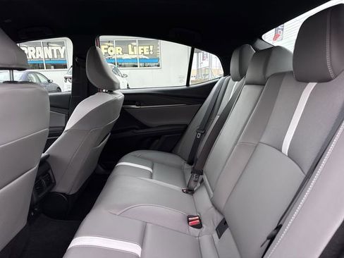 Used 2025 Toyota Camry SE FWD image 9