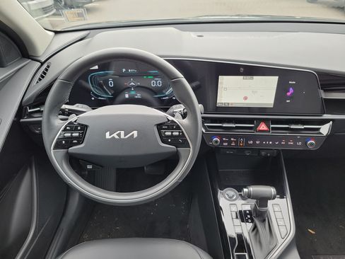Certified 2025 Kia Niro EX FWD image 16