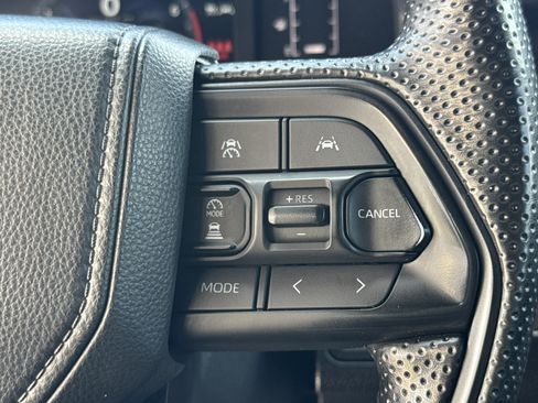 Used 2025 Toyota Tacoma SR5 AWD/4WD image 21