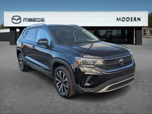 Used 2024 Volkswagen Taos SE image 3