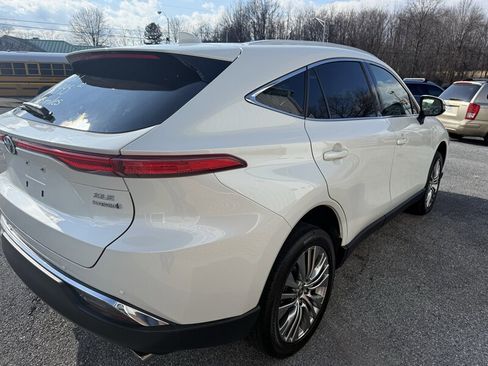 Used 2021 Toyota Venza XLE w/ Softex Package image 8