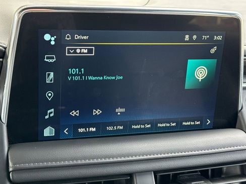 Used 2024 Chevrolet Suburban LT image 31