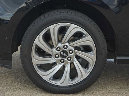 Used 2024 Lincoln Navigator Reserve AWD/4WD image 7