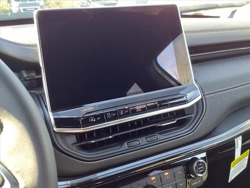 New 2024 Jeep Compass Latitude w/ Convenience Group image 17