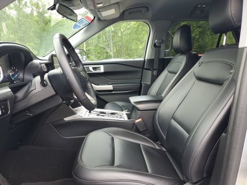 Used 2024 Ford Explorer XLT w/ Equipment Group 202A AWD/4WD image 12