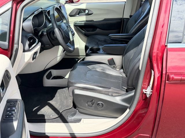 Used 2022 Chrysler Pacifica Touring-L FWD image 21