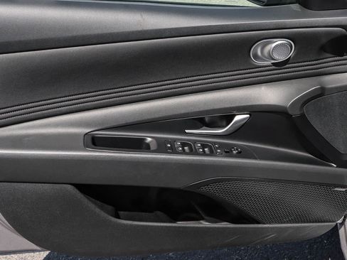 Used 2025 Hyundai Elantra Limited FWD image 30