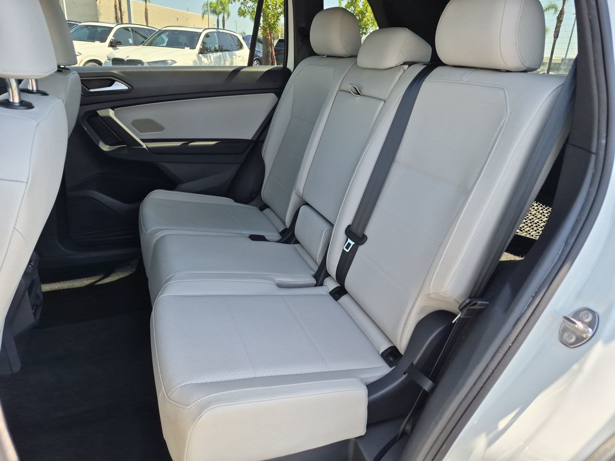 Used 2020 Volkswagen Tiguan SE R-Line AWD/4WD image 30