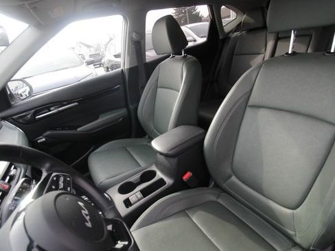 Used 2024 Kia Seltos SX w/ SX Sunroof Package image 16
