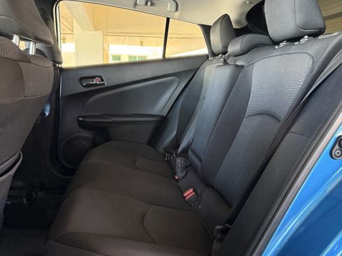 Used 2021 Toyota Prius LE image 21