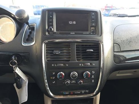Used 2014 Dodge Grand Caravan SXT image 14