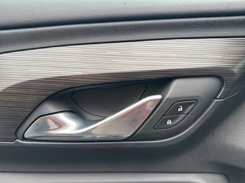 Used 2024 GMC Terrain SLE w/ Driver Convenience Package image 11