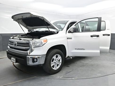 Used 2017 Toyota Tundra SR5 w/ SR5 Upgrade Package AWD/4WD image 44