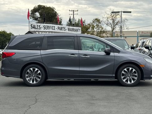 Used 2023 Honda Odyssey EX-L image 3