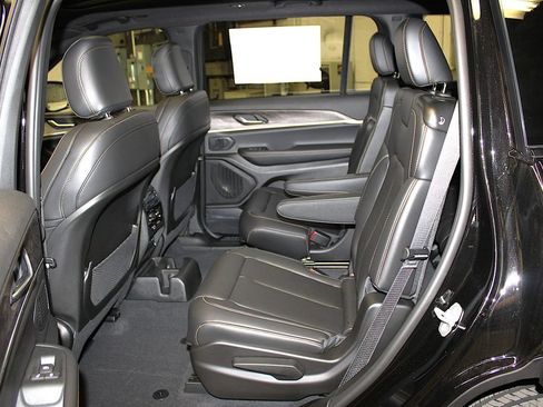 New 2026 Jeep Grand Cherokee L Limited AWD/4WD image 30
