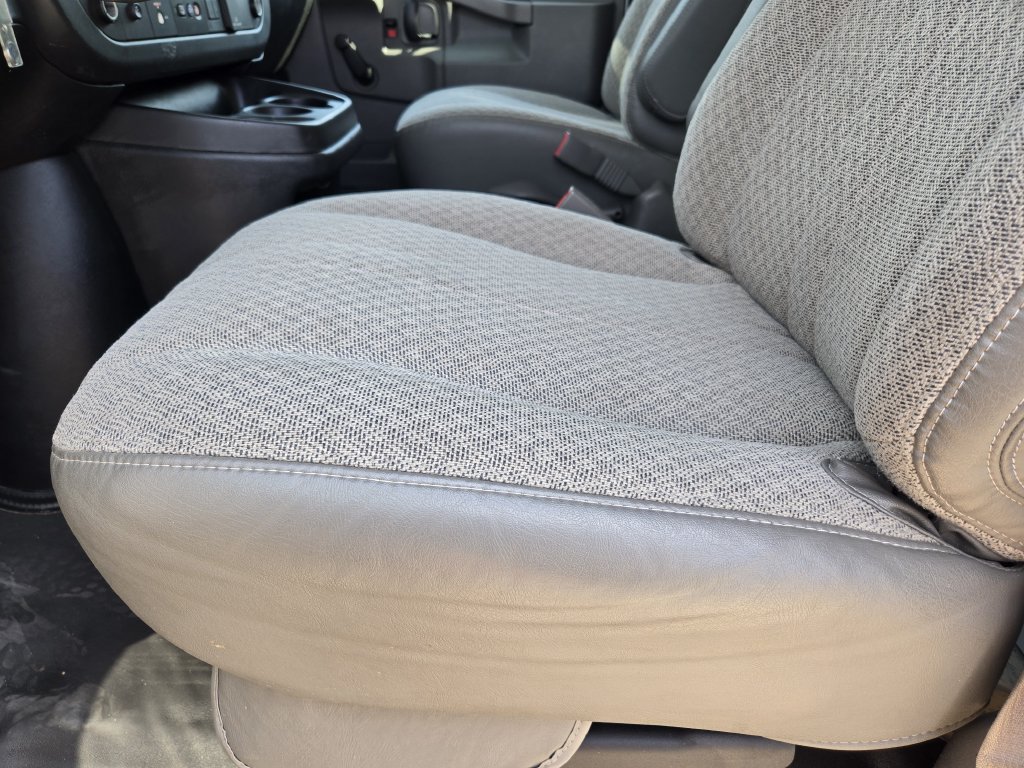 Used 2019 Chevrolet Express 2500 RWD image 27