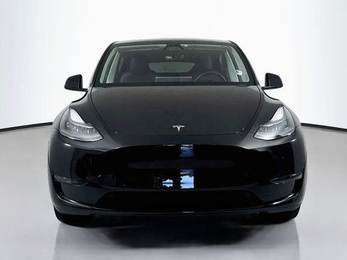 Used 2024 Tesla Model Y 2WD image 2