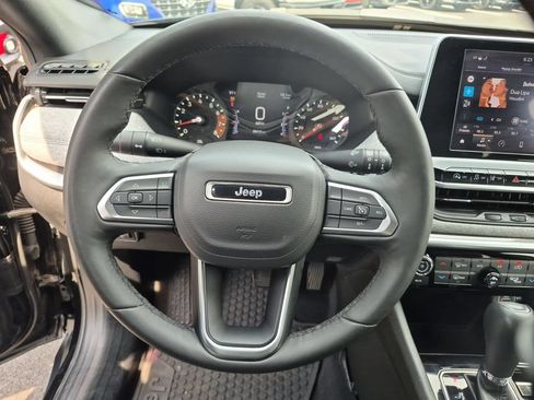 Used 2025 Jeep Compass Latitude w/ Sun & Sound Group AWD/4WD image 22