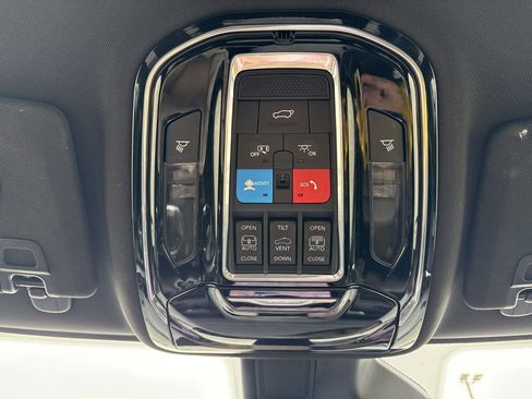 Used 2023 Jeep Grand Cherokee Overland image 48