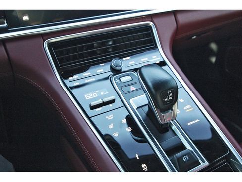 Used 2022 Porsche Panamera 4 image 30