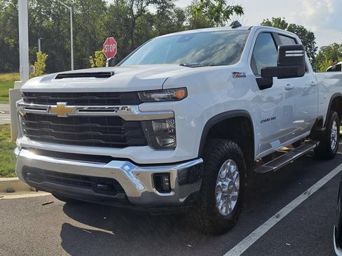Used 2024 Chevrolet Silverado 2500 LT AWD/4WD image 1