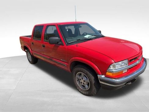 Used 2002 Chevrolet S10 Pickup LS w/ LS Preferred Equipment Group image 2