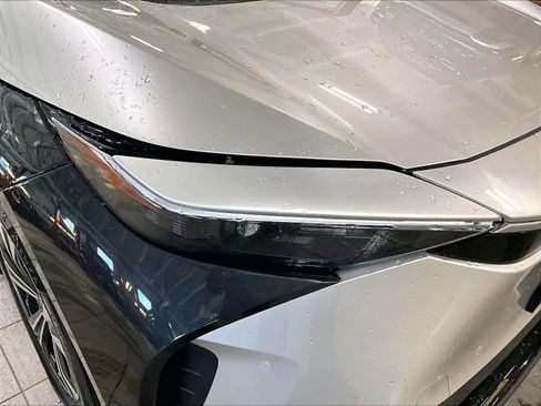 Used 2024 Toyota bZ4X XLE w/ Weather Package image 33